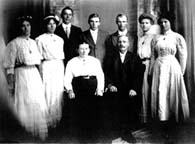 Wallace and Josephine Dontenville and their children,
(from left): Josephine (22.3), Philomina (22.6), Henry
(22.4), Leo (22.5), Wallace Jr. (22.1), Mary (22.2),
and Anna Bertha (22.7), Pasadena, circa1910.